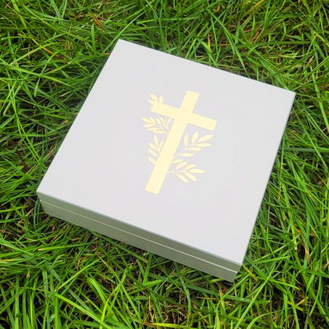 Pudełko na szatkę do Chrztu krzyż z listkami