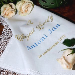 Szatka do chrztu - haftowana - z gołębiem i kryształkami